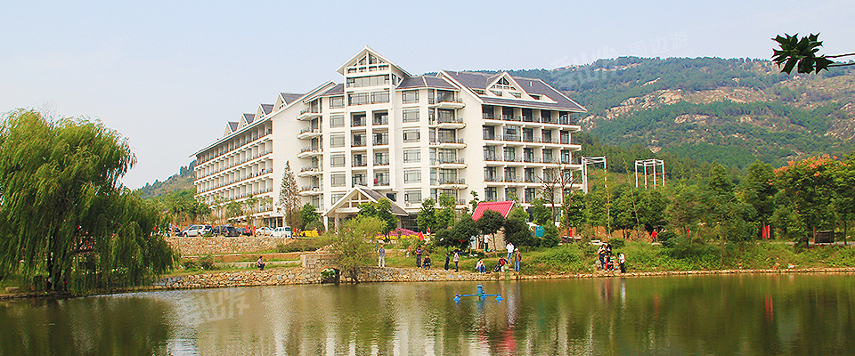 蚌埠禾泉农庄假日酒店位于安徽省蚌埠市怀远县涂山风景区,依山傍水